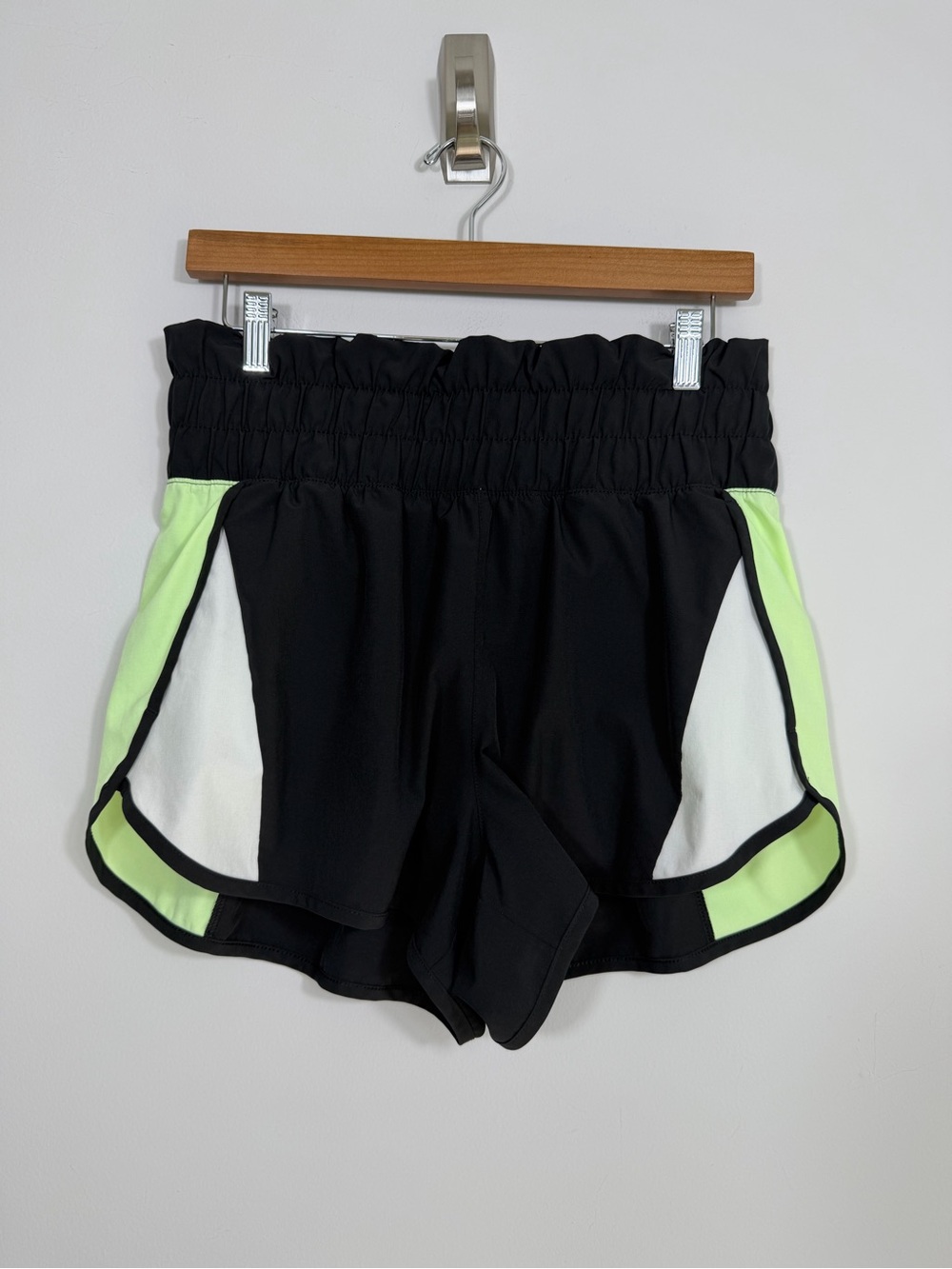 Avia Women’s M 8-10 Black Neon Green Colorblock Running Athletic Shorts